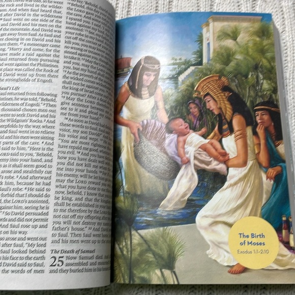 The Holy Bible for Kids 1148 pages with colored images paperback blue cover - Picture 5 of 12